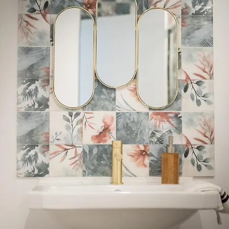 Maison Martel Centre Climatisé Casa vacanze Nîmes