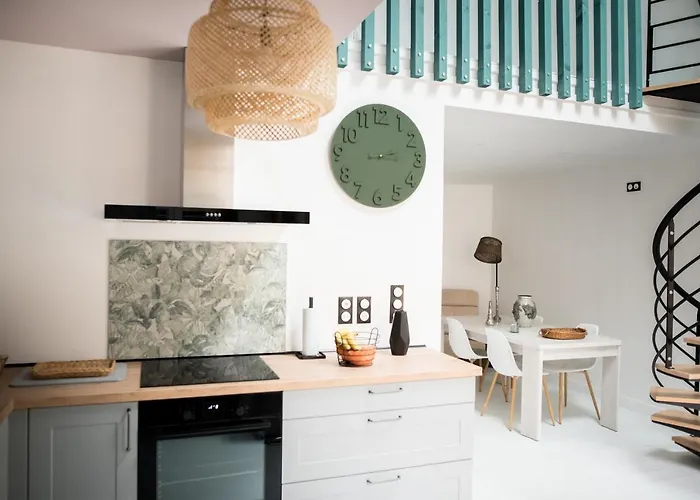 Palais Des Congres Arenes Centre Climatise Familial